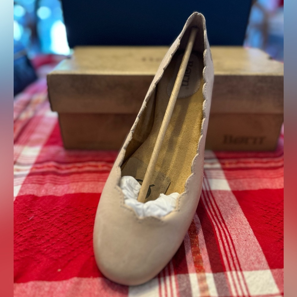 BORN Allie Flat 8.5 Taupe